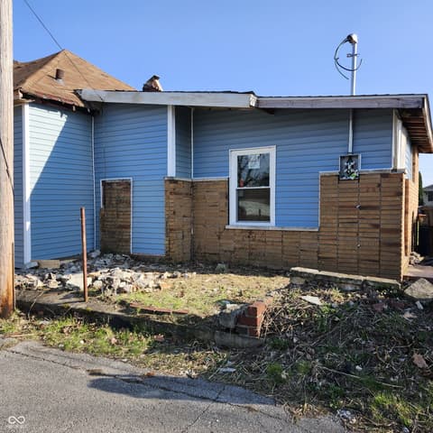 Side exterior at 321 S Madison Avenue, Anderson, IN