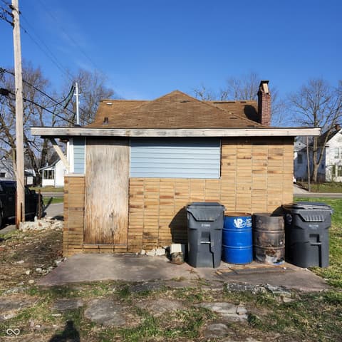 Side exterior at 321 S Madison Avenue, Anderson, IN
