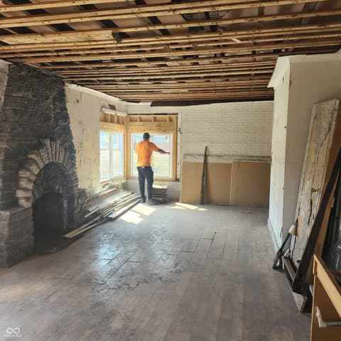 Living room at 321 S Madison Avenue, Anderson, IN