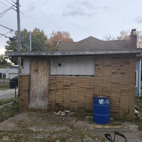 Side exterior at 321 S Madison Avenue, Anderson, IN