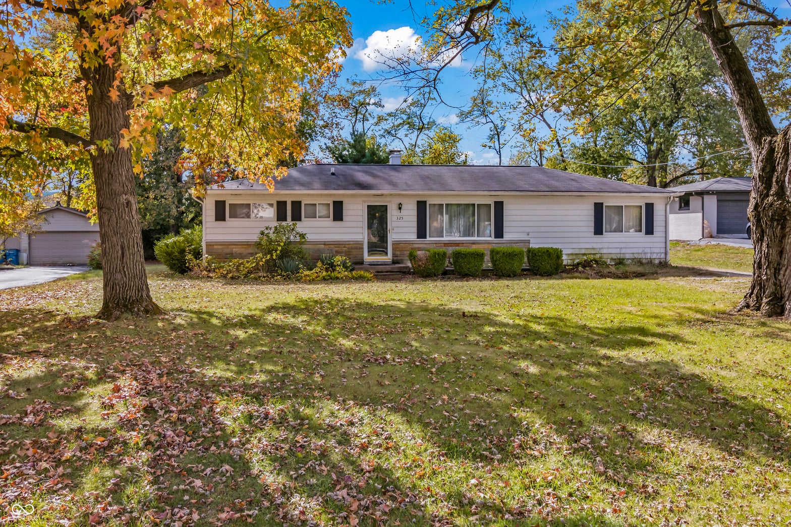 Photo of 325 Shoshone Drive, Carmel, IN