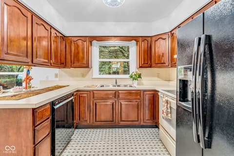 Photo of 1897 E Crystal Creek Drive, Terre Haute, IN