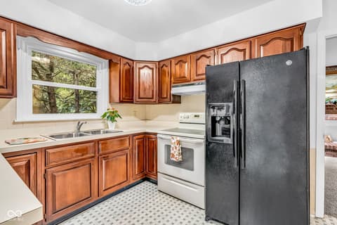 Photo of 1897 E Crystal Creek Drive, Terre Haute, IN