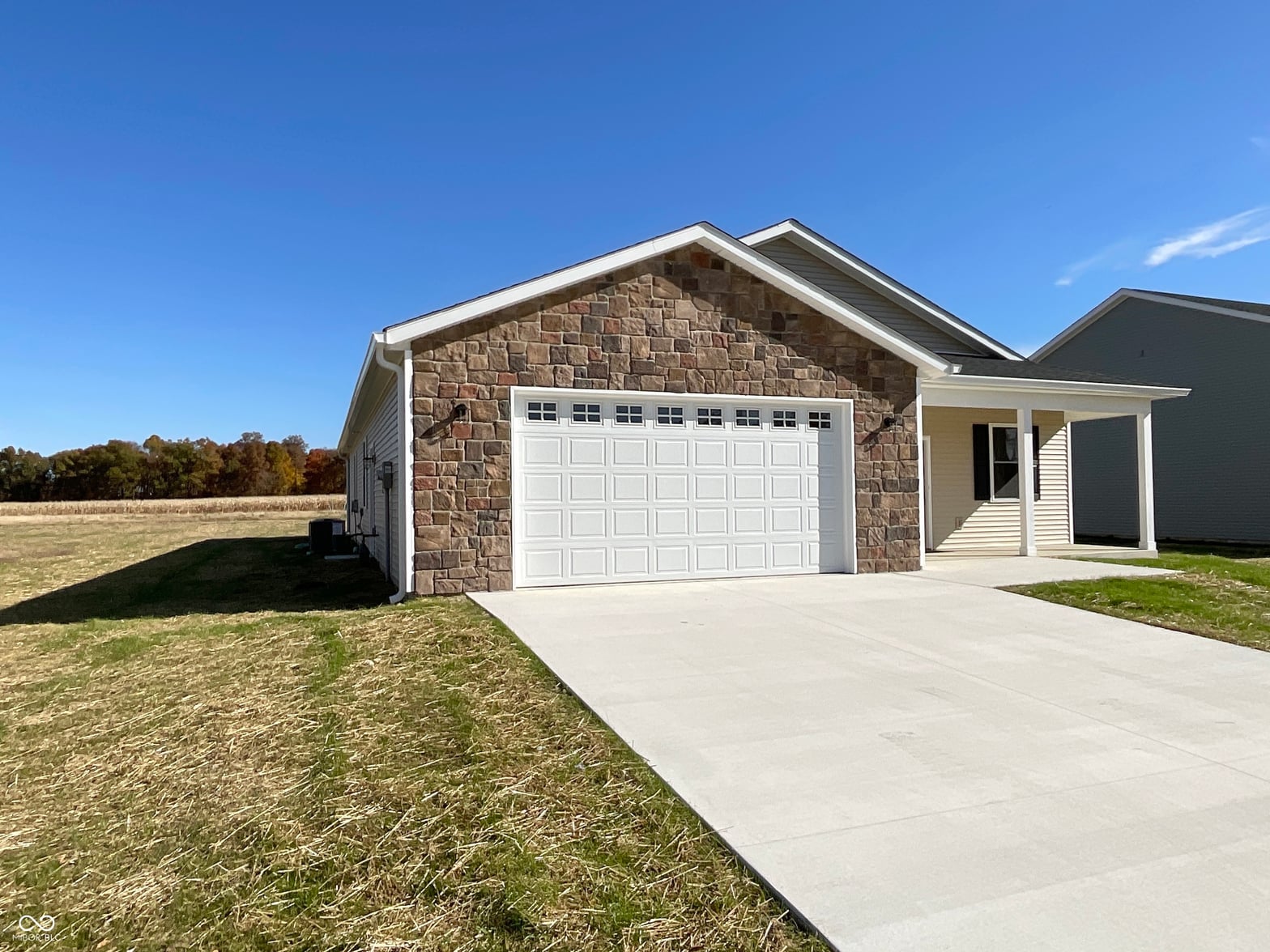 Front exterior at 712 White Oak Road, Spencer, IN