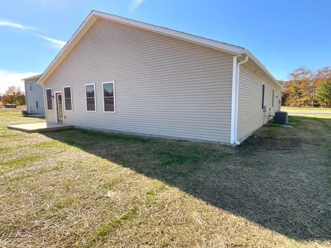 Side exterior at 712 White Oak Road, Spencer, IN