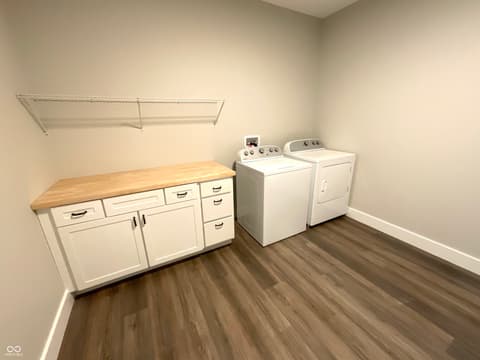 Laundry room at 712 White Oak Road, Spencer, IN