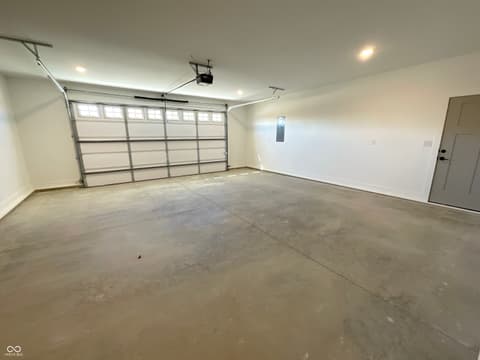 Garage at 712 White Oak Road, Spencer, IN