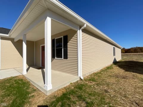 Front exterior at 712 White Oak Road, Spencer, IN