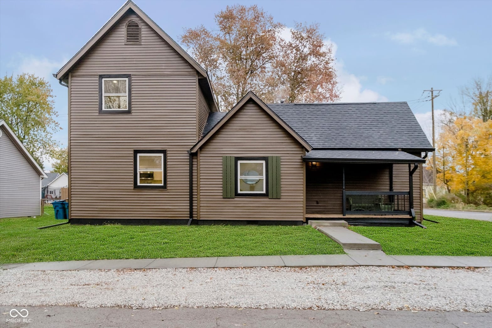 Front exterior at 907 S Ohio Street, Sheridan, IN