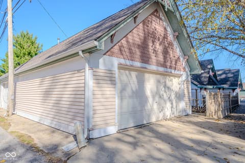 Garage at 123 S Jennings Street, North Vernon, IN