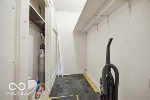 Walk In Closets — 225 N West Street, Shelbyville, IN