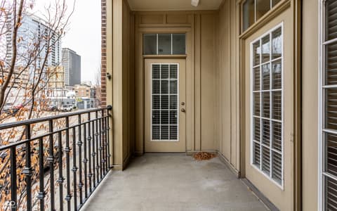 Photo of 450 E Ohio Street, Indianapolis, IN