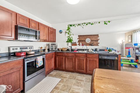 Kitchen at 1225 Maple Trace Way, Sheridan, IN