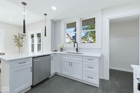 Photo of 551 E 40th Street, Indianapolis, IN