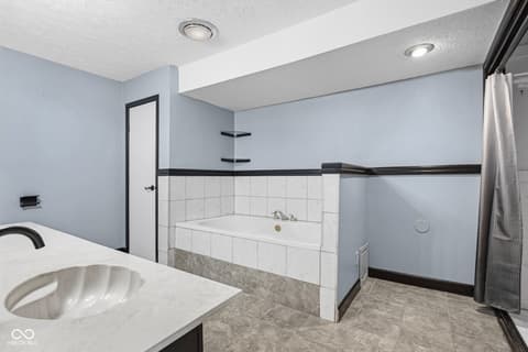 Photo of 4404 Devon Lake Road, Indianapolis, IN