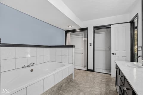 Photo of 4404 Devon Lake Road, Indianapolis, IN