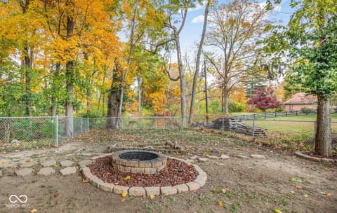 Photo of 4404 Devon Lake Road, Indianapolis, IN