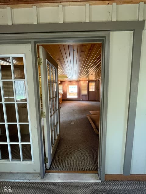Foyer at 4007 E State Road 46, Nashville, IN