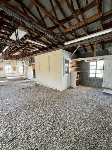 Garage at 4007 E State Road 46, Nashville, IN