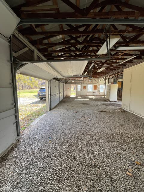 Garage at 4007 E State Road 46, Nashville, IN