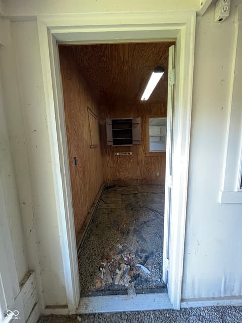 Hallway at 4007 E State Road 46, Nashville, IN