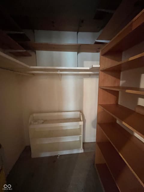 Walk In Closets — 4007 E State Road 46, Nashville, IN