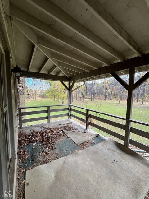 Outdoor living area at 4007 E State Road 46, Nashville, IN