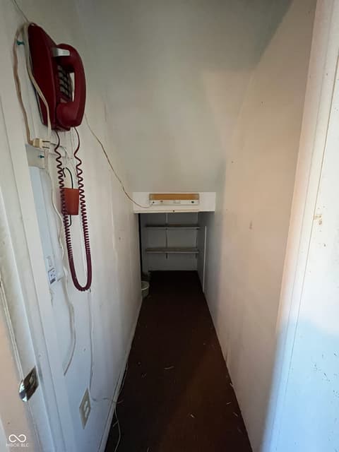 Hallway at 4007 E State Road 46, Nashville, IN