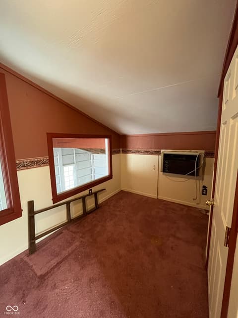 Bonus room at 4007 E State Road 46, Nashville, IN