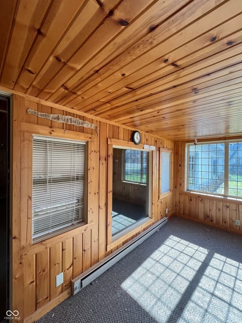 Bonus room at 4007 E State Road 46, Nashville, IN