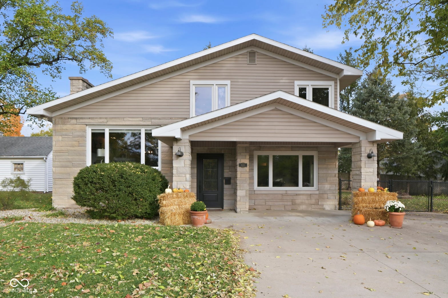 Front exterior at 1616 W White River Boulevard, Muncie, IN