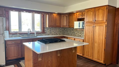 Photo of 11990 E County Road 400 S, Selma, IN