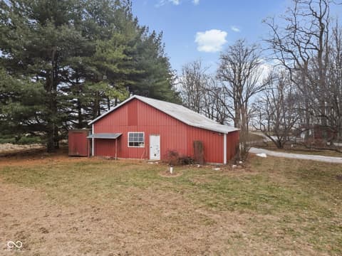 Barn — 10162 N New Richmond Road, New Richmond, IN