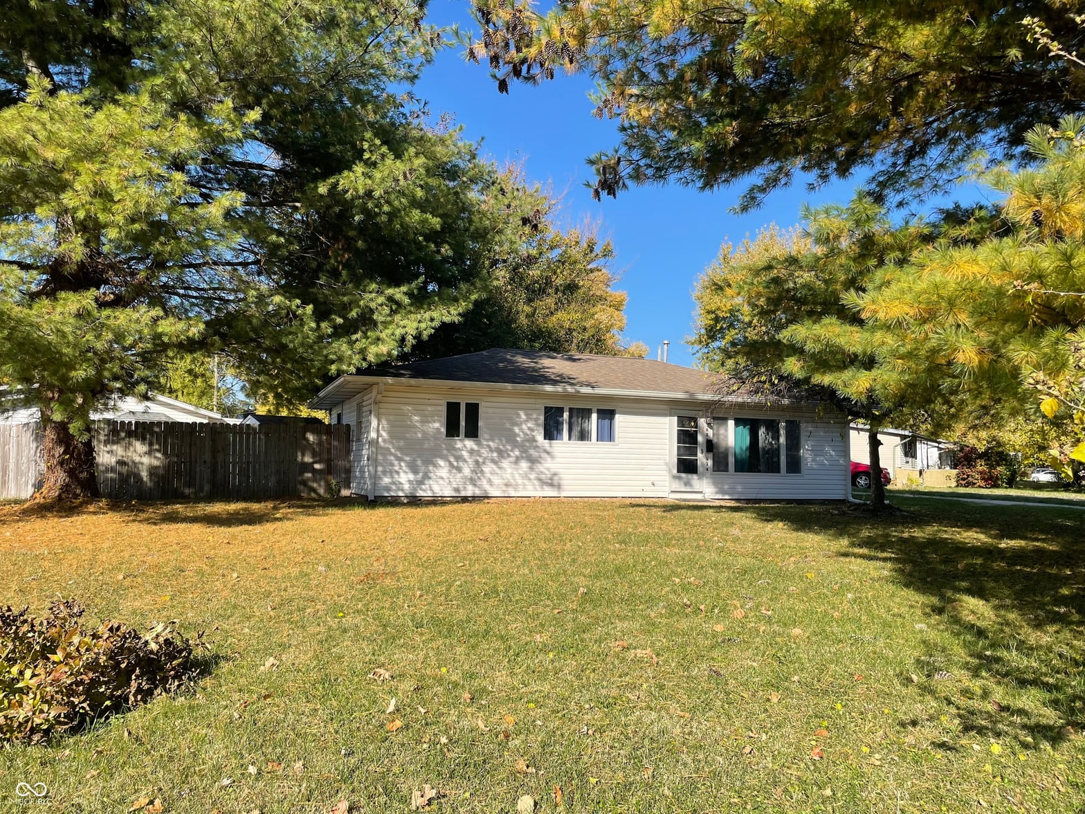 Photo of 624 Sweetbriar Avenue, Whiteland, IN