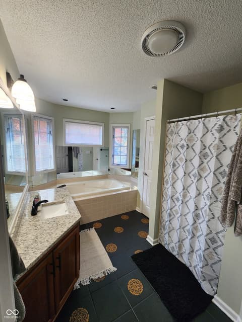 Photo of 501 S Riviera Lane, Yorktown, IN