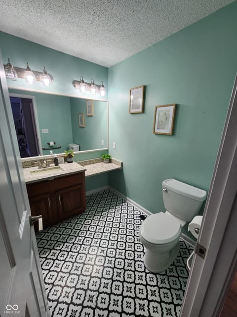 Photo of 501 S Riviera Lane, Yorktown, IN
