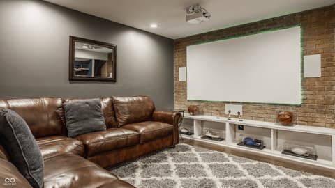 Photo of 5325 Creekbend Drive, Carmel, IN
