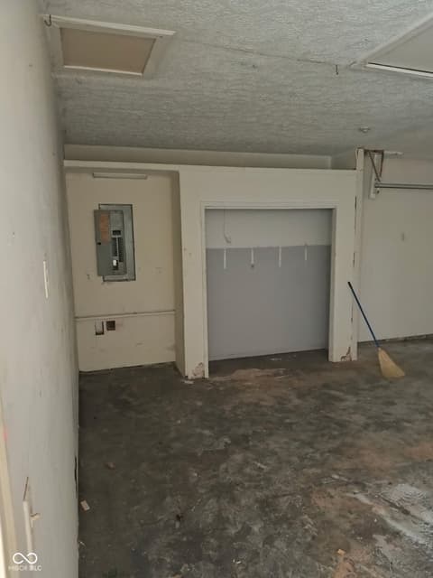 Garage at 249 Lori Ann Drive, Whiteland, IN