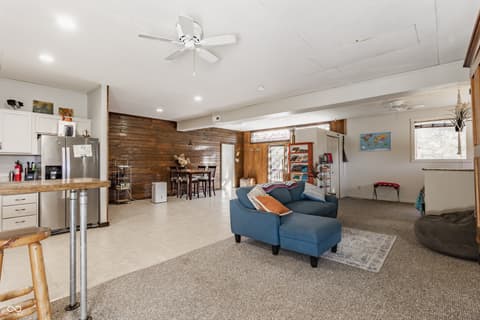 Guest Quarters — 2034 Dubois Road, Spencer, IN