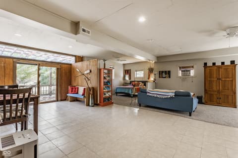 Guest Quarters — 2034 Dubois Road, Spencer, IN