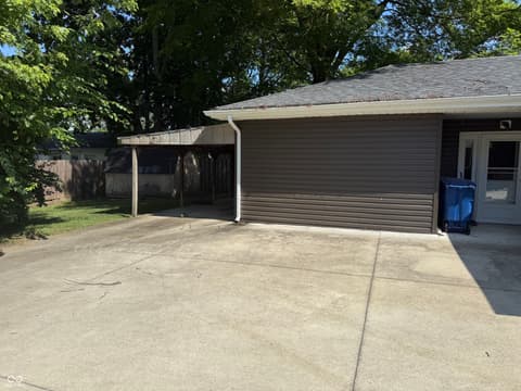 Parking — 1103 Fairfield Drive, Shelbyville, IN