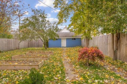 Yard at 818 Sycamore Street, Columbus, IN