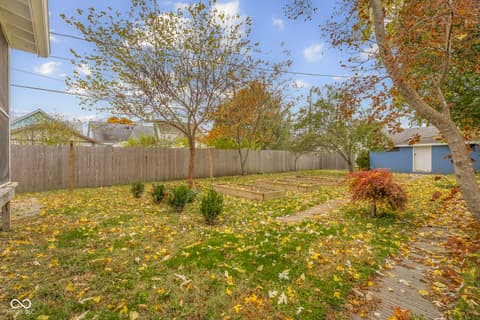 Yard at 818 Sycamore Street, Columbus, IN