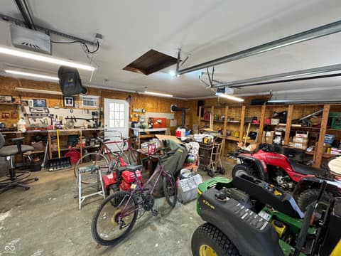 Garage at 2324 E 200 N, Rushville, IN