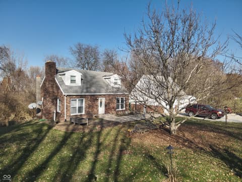 Front exterior at 2324 E 200 N, Rushville, IN