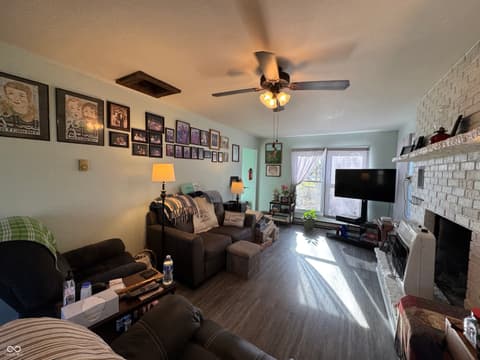 Living room at 2324 E 200 N, Rushville, IN