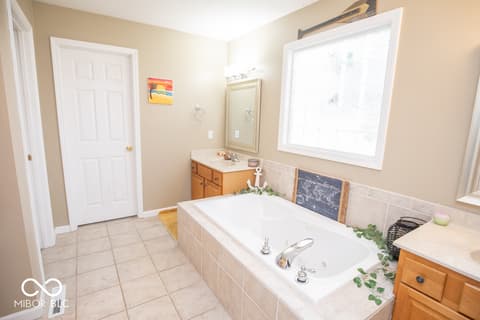 Photo of 1675 Twin Oaks Drive, North Vernon, IN
