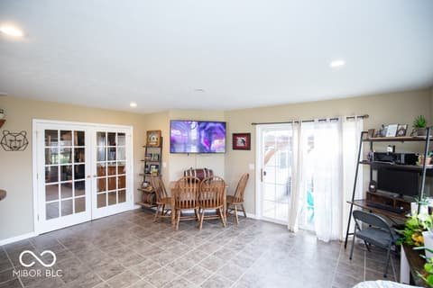 Photo of 1675 Twin Oaks Drive, North Vernon, IN