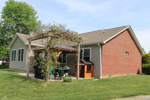 Photo of 1675 Twin Oaks Drive, North Vernon, IN