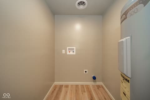 Laundry room at 1601 E Avenue, New Castle, IN